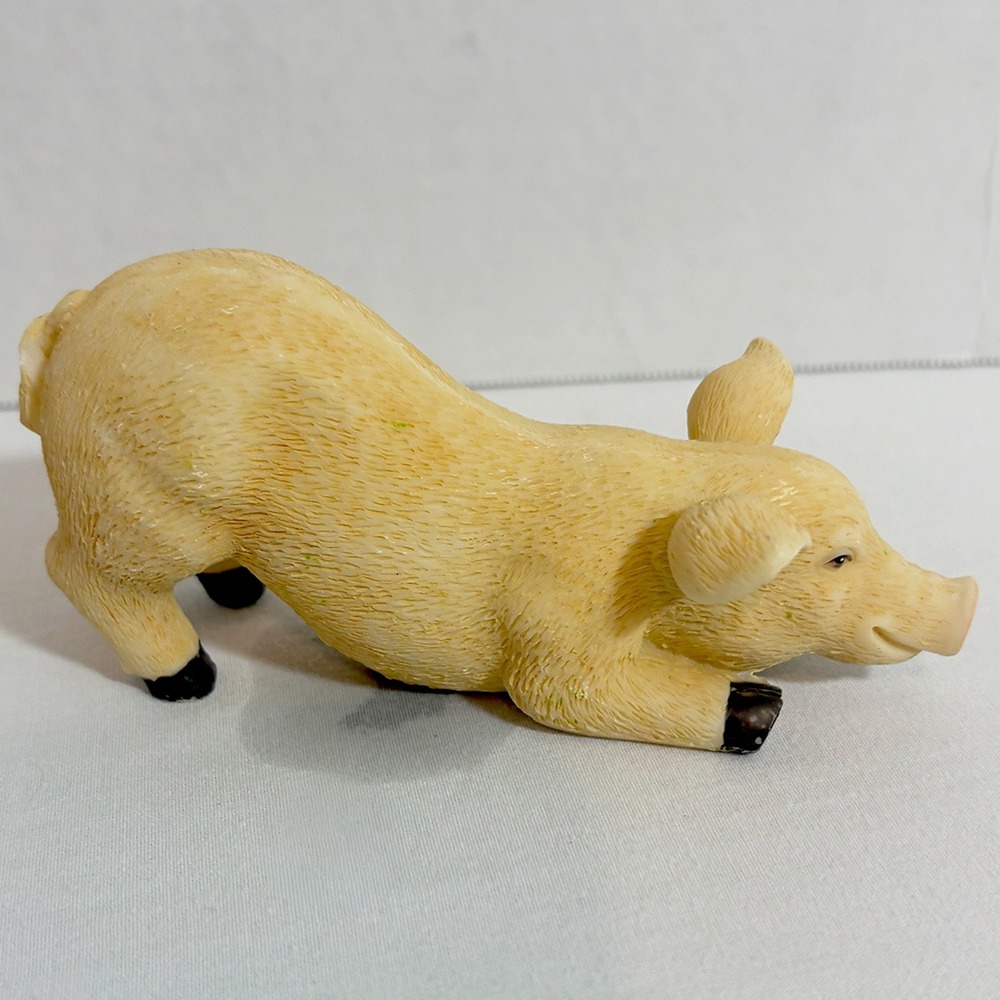 Vintage Resin Crouching Pig Figurine Farm Animal Decor - Picture 4 of 10